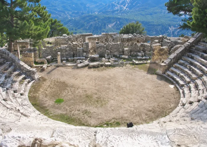 antiguo teatro de Arykanda en Turquía