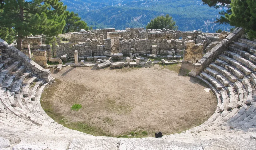 antiguo teatro de Arykanda en Turquía