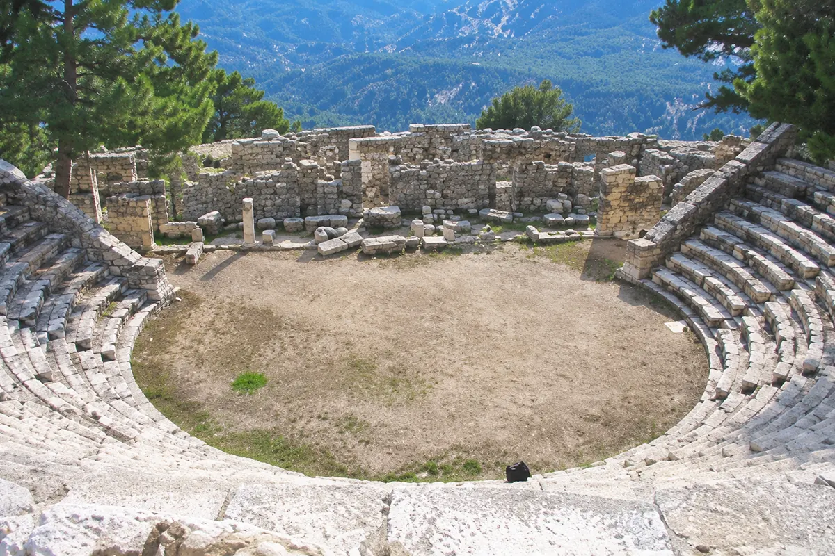 antiguo teatro de Arykanda en Turquía