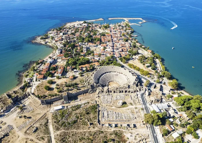 vista del teatro de Side y de la península
