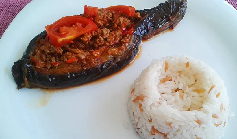 Karnıyarık (berenjenas rellenas con carne)