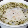 Naneli yoğurt çorbası (sopa de yogur a la menta)