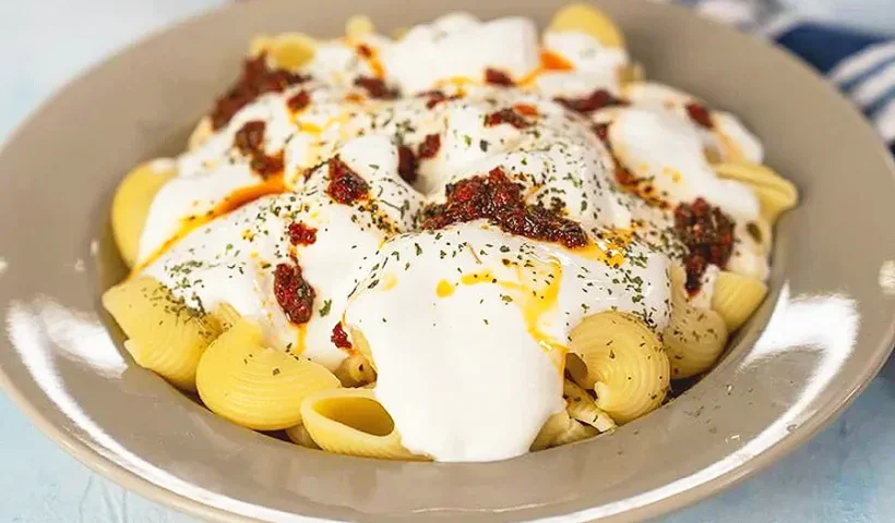 yoğurtlu makarna, macarrones con yogur