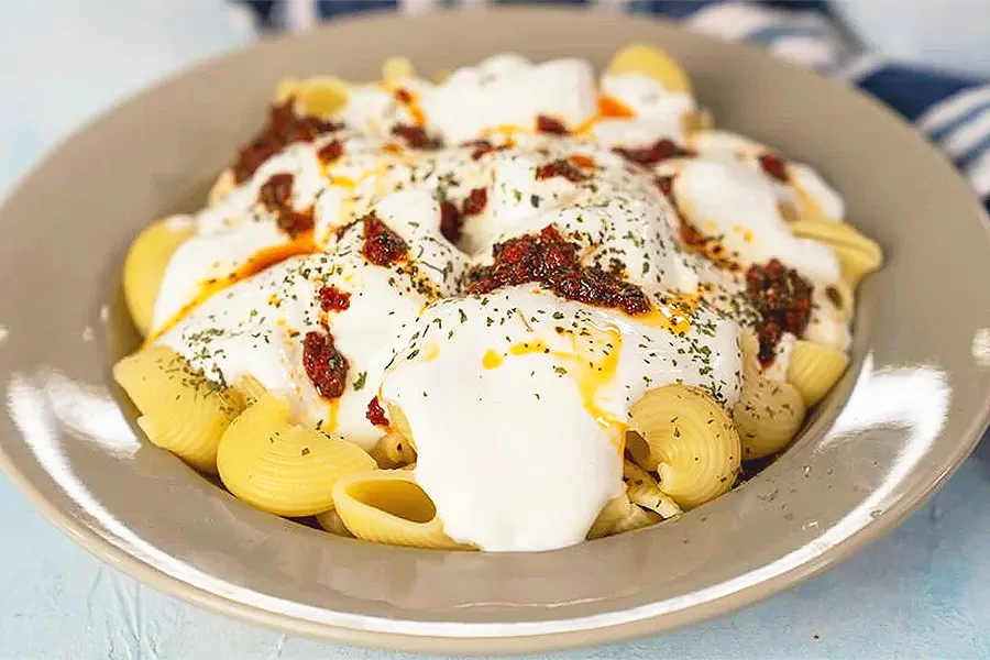 yoğurtlu makarna, macarrones con yogur