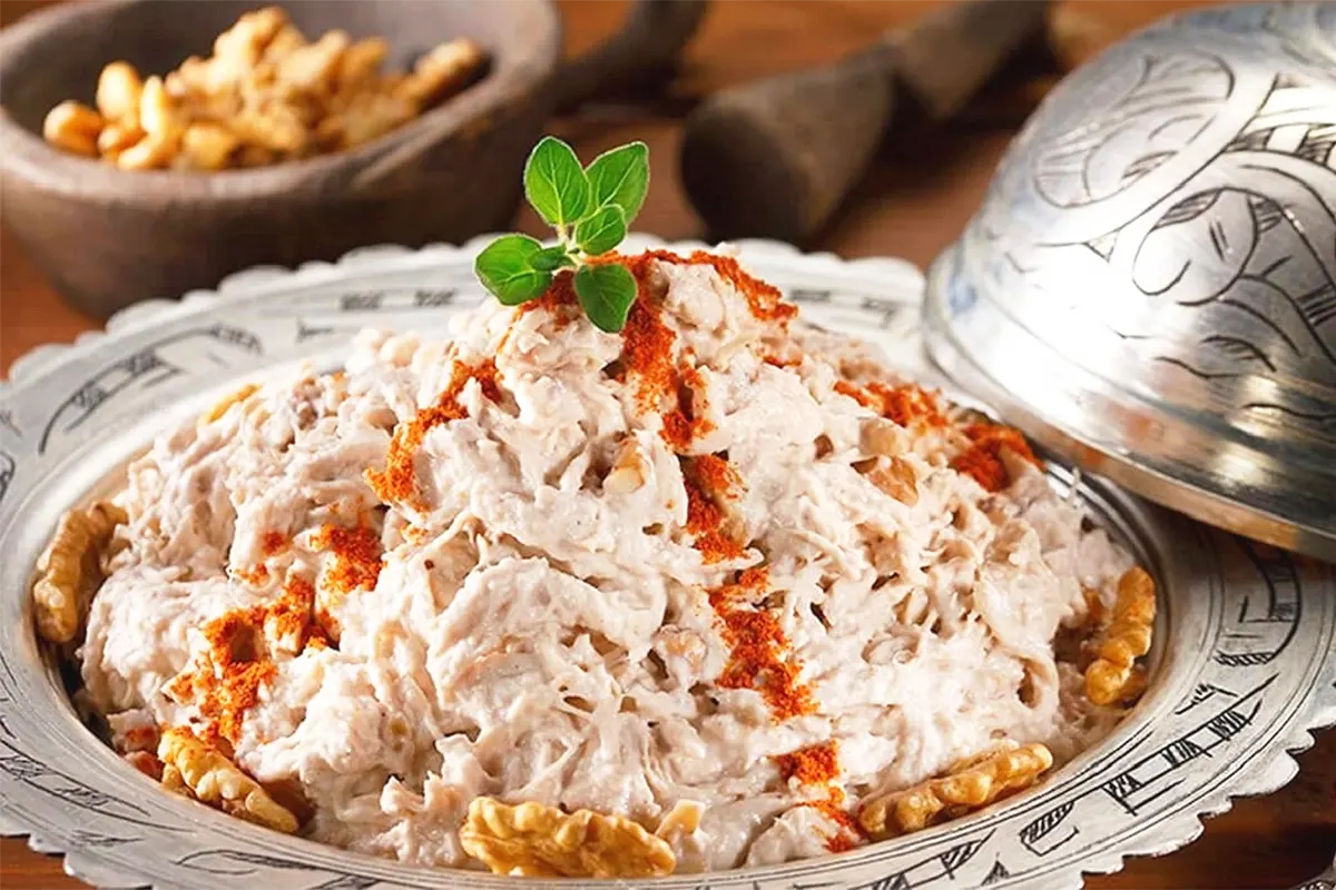 Çerkez tavuğu (pollo circasiano)