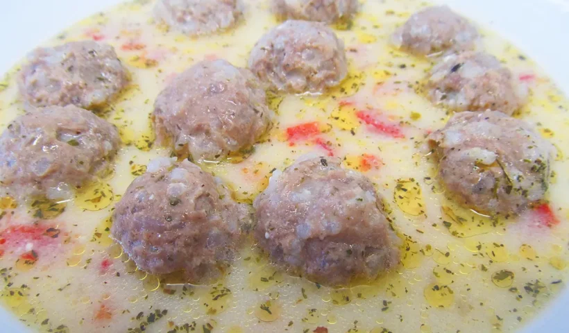 sopa köfte con yogur