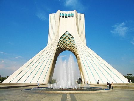 Irán, Torre Azadi