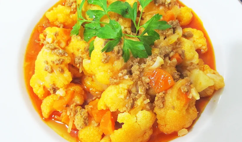 un plato de kıymalı karnabahar (coliflor con carne picada)