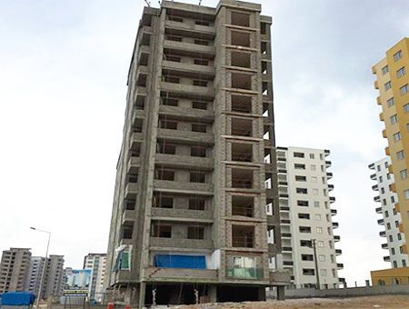 Adana, edificio en construcción