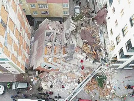 Estambul, derrumbe de edificio