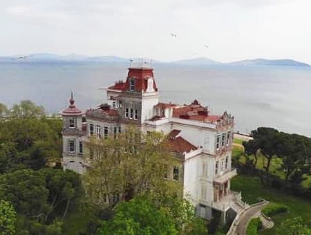Haunted house in Istanbul in auction