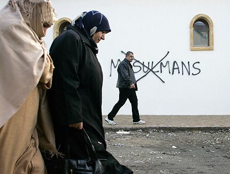 Muslim women face islamophobia in France