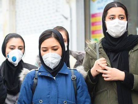 Iran, women with masks for coronavirus