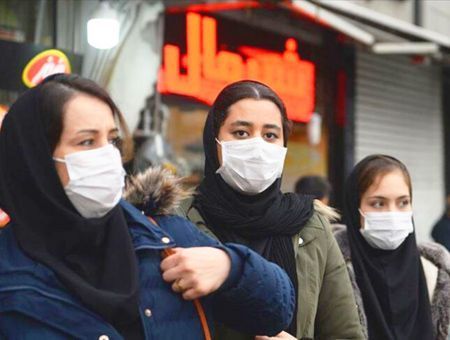 Women in Iran with masks for coronavirus