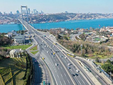 Istanbul bridge traffic