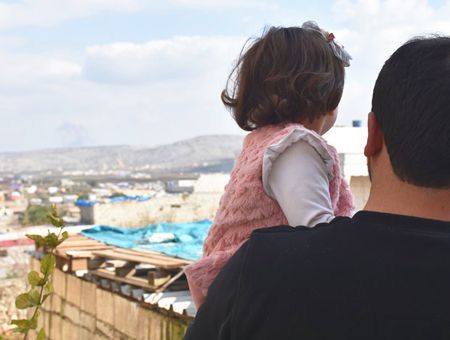 Salwa, the Syrian girl that laughs at the bombs