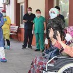 Antalya, mother leaves hospital after battling with coronavirus