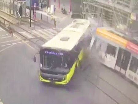 Istanbul, crash between tram and bus
