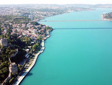 Istanbul, Bosphorus turn turquoise