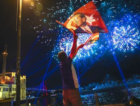 Istanbul, fireworks in memory of Atatürk