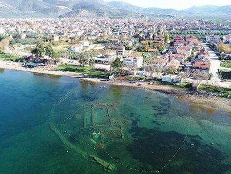 Turkey, underwater basilica in İznik