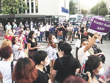 Ankara, women protest