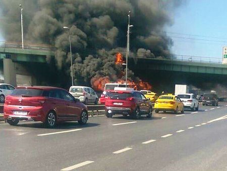 Istanbul, fire in metrobus