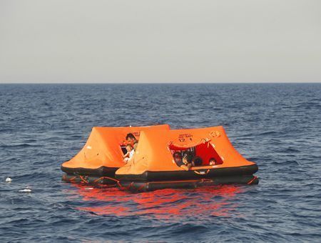 Turkey, migrants abandoned by Greece