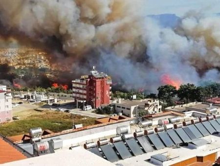 Turkey, wildfire close to residential areas