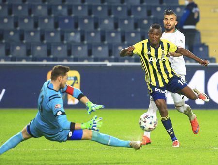 Fenerbahçe and Konyaspor, League match
