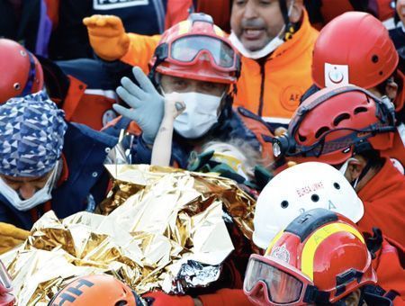 İzmir, child rescued after the earthquake