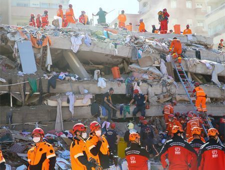 İzmir, rescue of victims of the earthquake