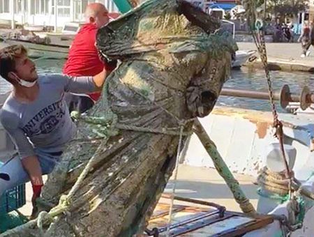 Turkey, fishermen find Greek statue