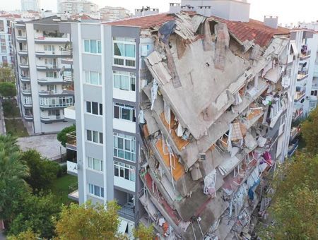 Turquía, edificios tras el terremoto en İzmir