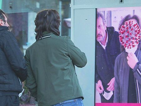 Turkey, bus stop warns about masks