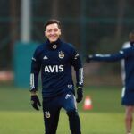 Fenerbahçe, Mesut Özil training
