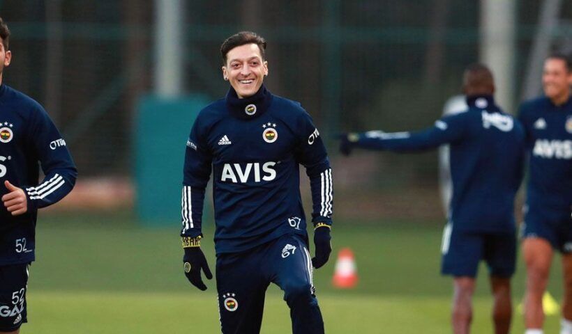 Fenerbahçe, Mesut Özil training