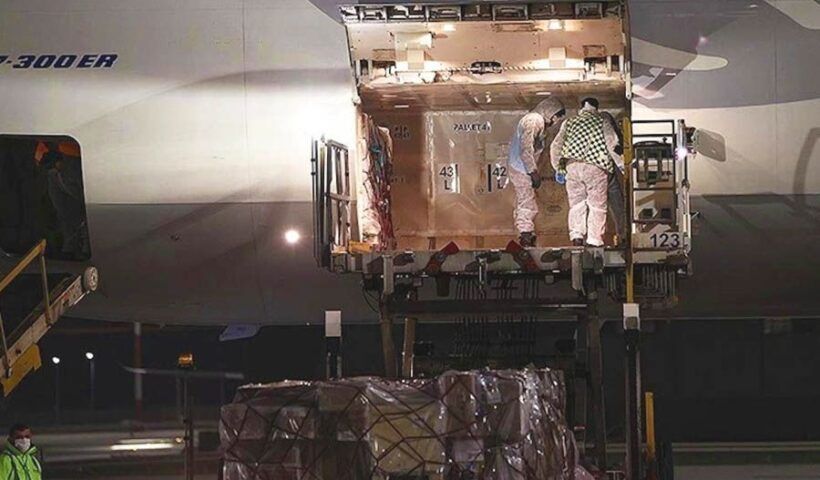 Istanbul, plane with coronavirus vaccines