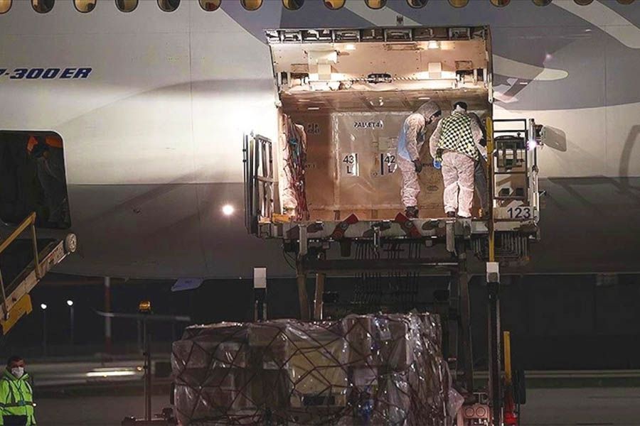 Istanbul, plane with coronavirus vaccines