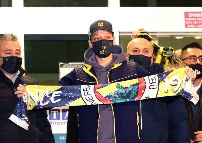 Mesut Özil arrives in Istanbul as new player of Fenerbahçe