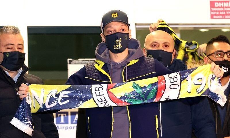 Mesut Özil arrives in Istanbul as new player of Fenerbahçe
