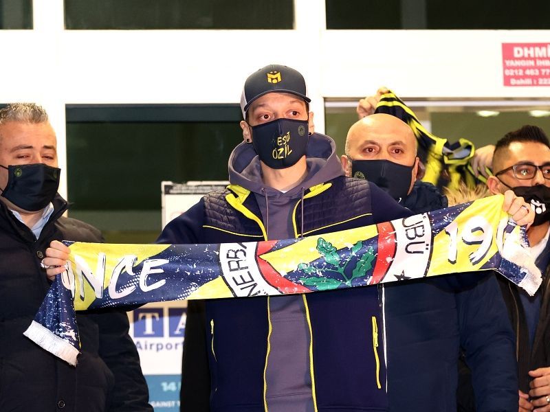 Mesut Özil arrives in Istanbul as new player of Fenerbahçe