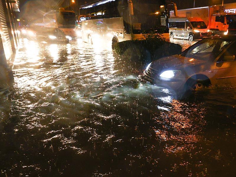 Turkey, flooding in İzmir