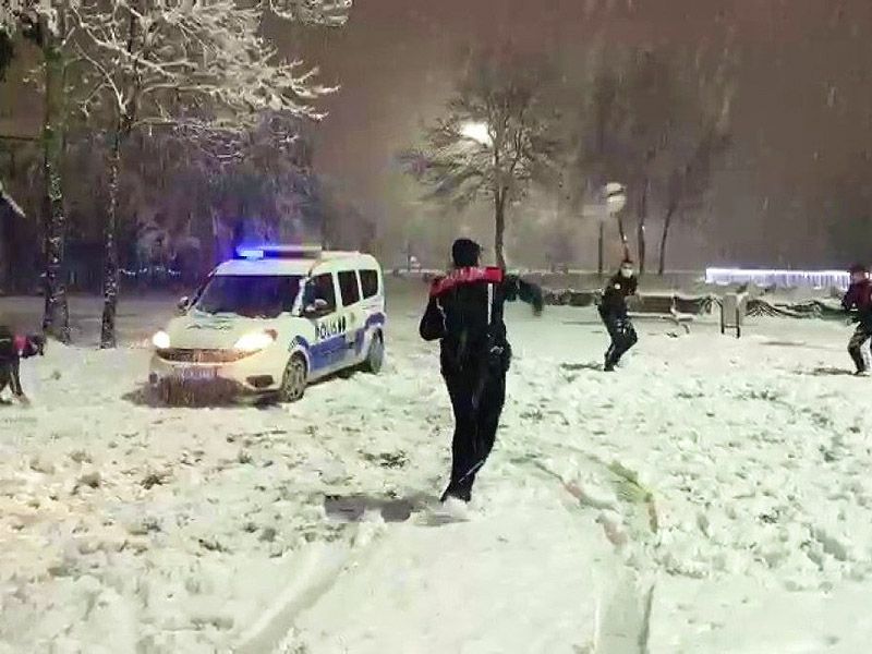 Turkey, police enjoy snow