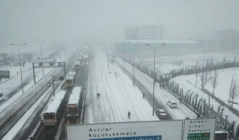 Istanbul, traffic amid snow