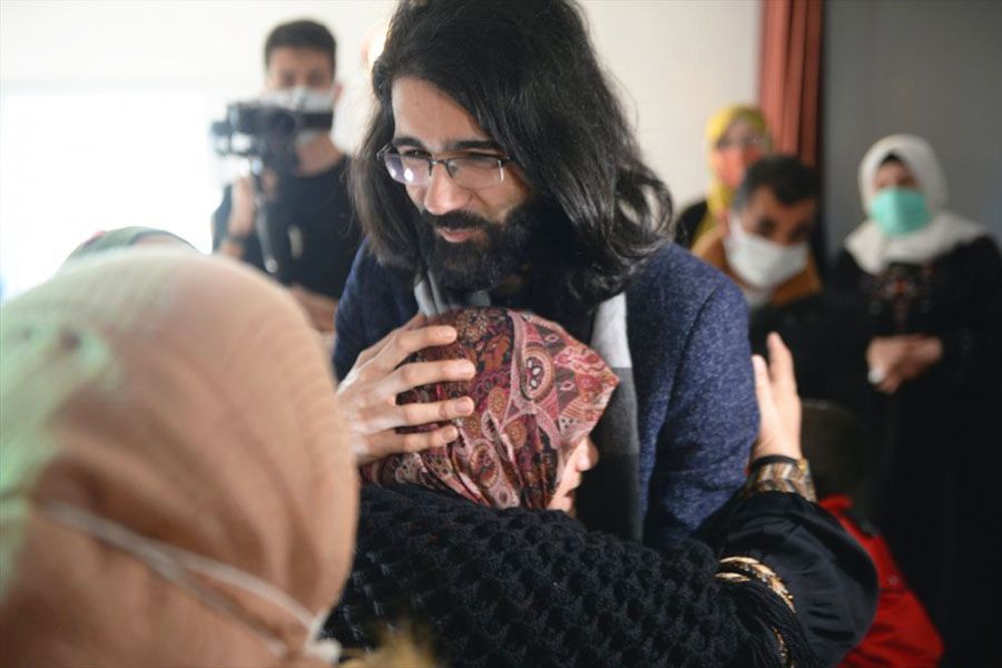 Turkey, Syrian pianist reunites with his family
