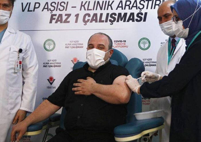 Turkey, minister volunteers for coronavirus vaccine