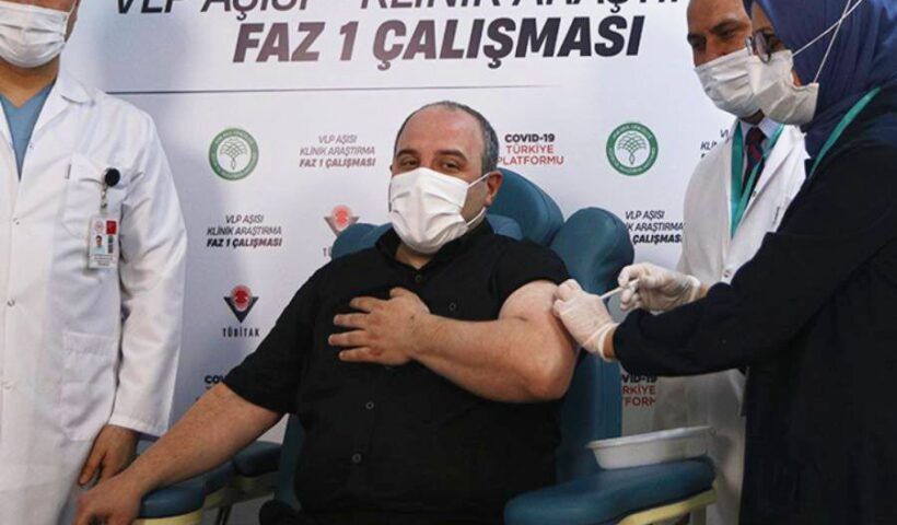 Turkey, minister volunteers for coronavirus vaccine