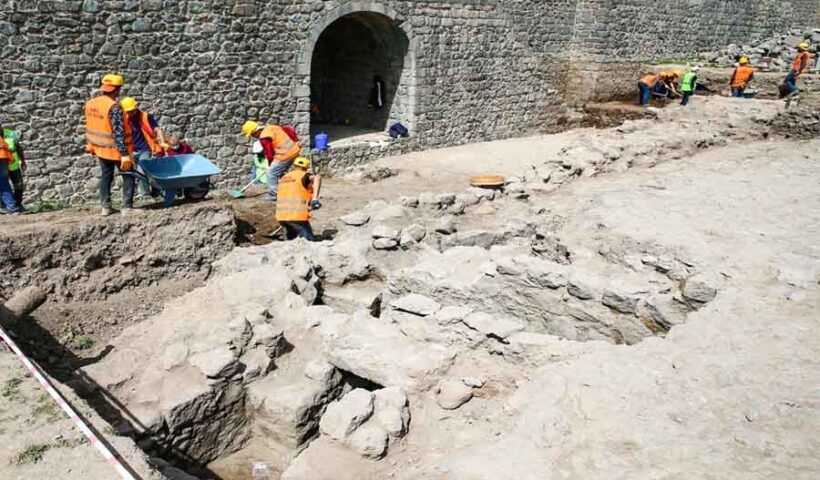 Turkey, Roman road next to the Diyarbakır walls