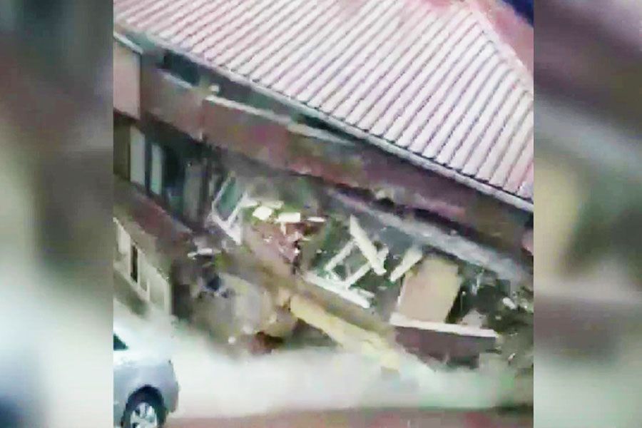 Istanbul, building collapses